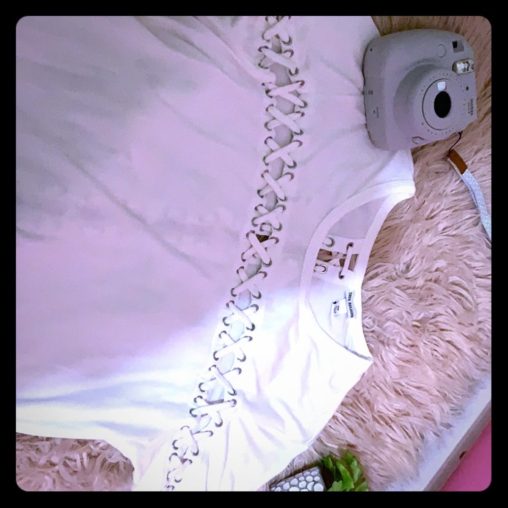 SEXY TRUE RELIGION WHITE SHIRT!!!